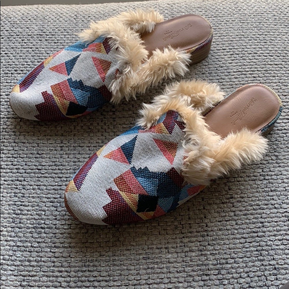 Universal Thread Size 6.5 Multicolored Mules
